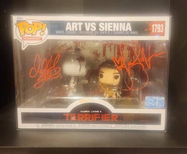 ArtVsSiennaPopMoment